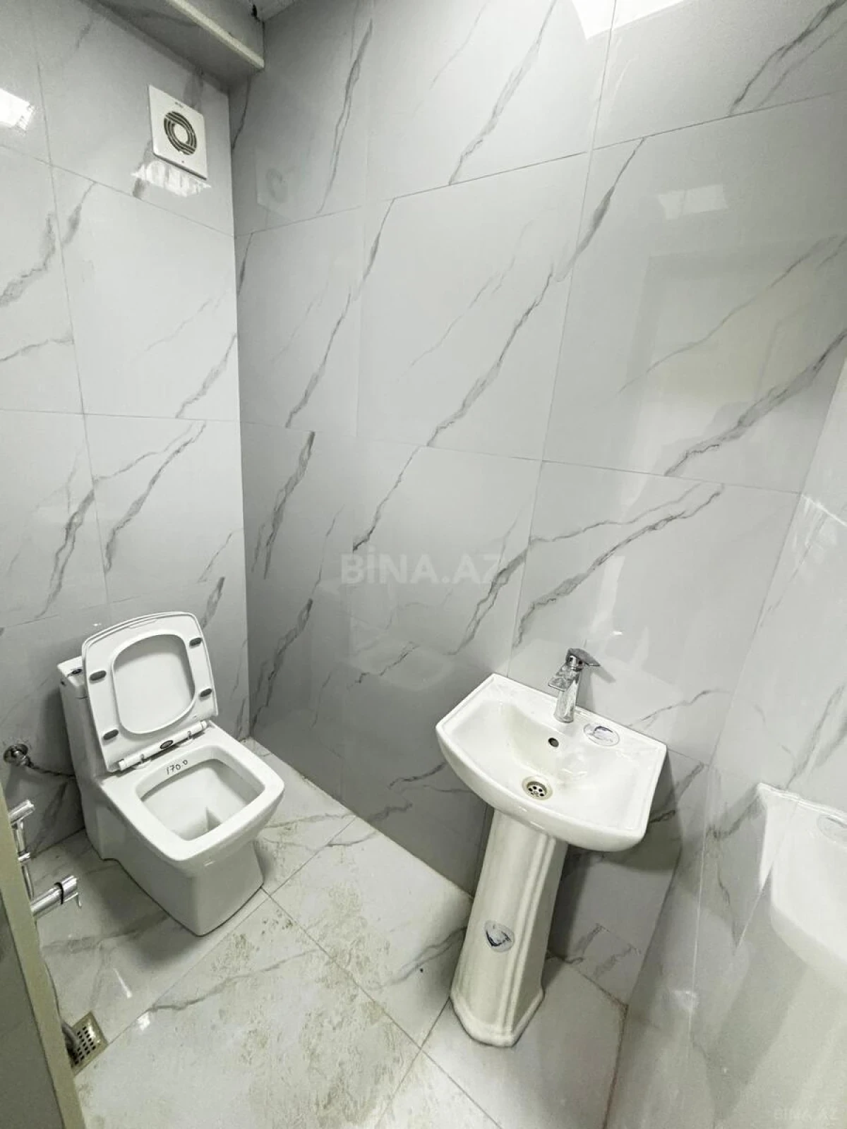 Kirayə verilir 2 otaqlı ofis 65 m²