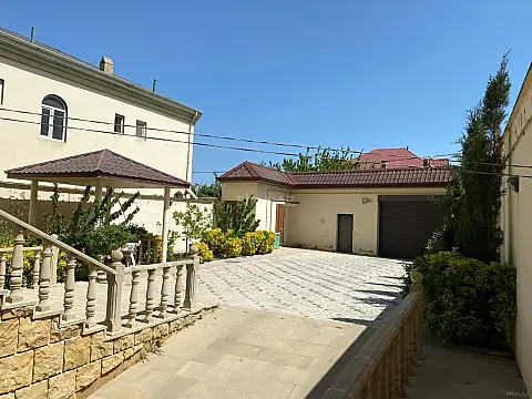 Kirayə verilir 9 otaqlı həyət evi 350 m²