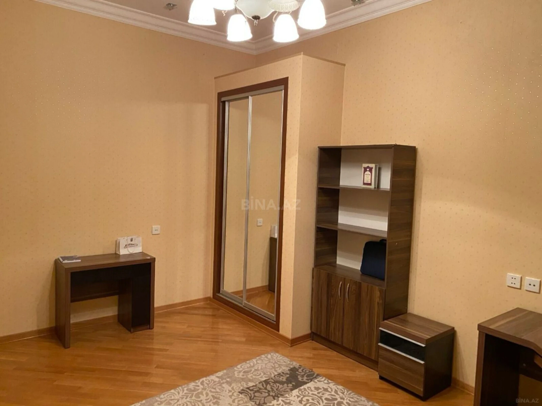 Kirayə verilir 9 otaqlı həyət evi 350 m²