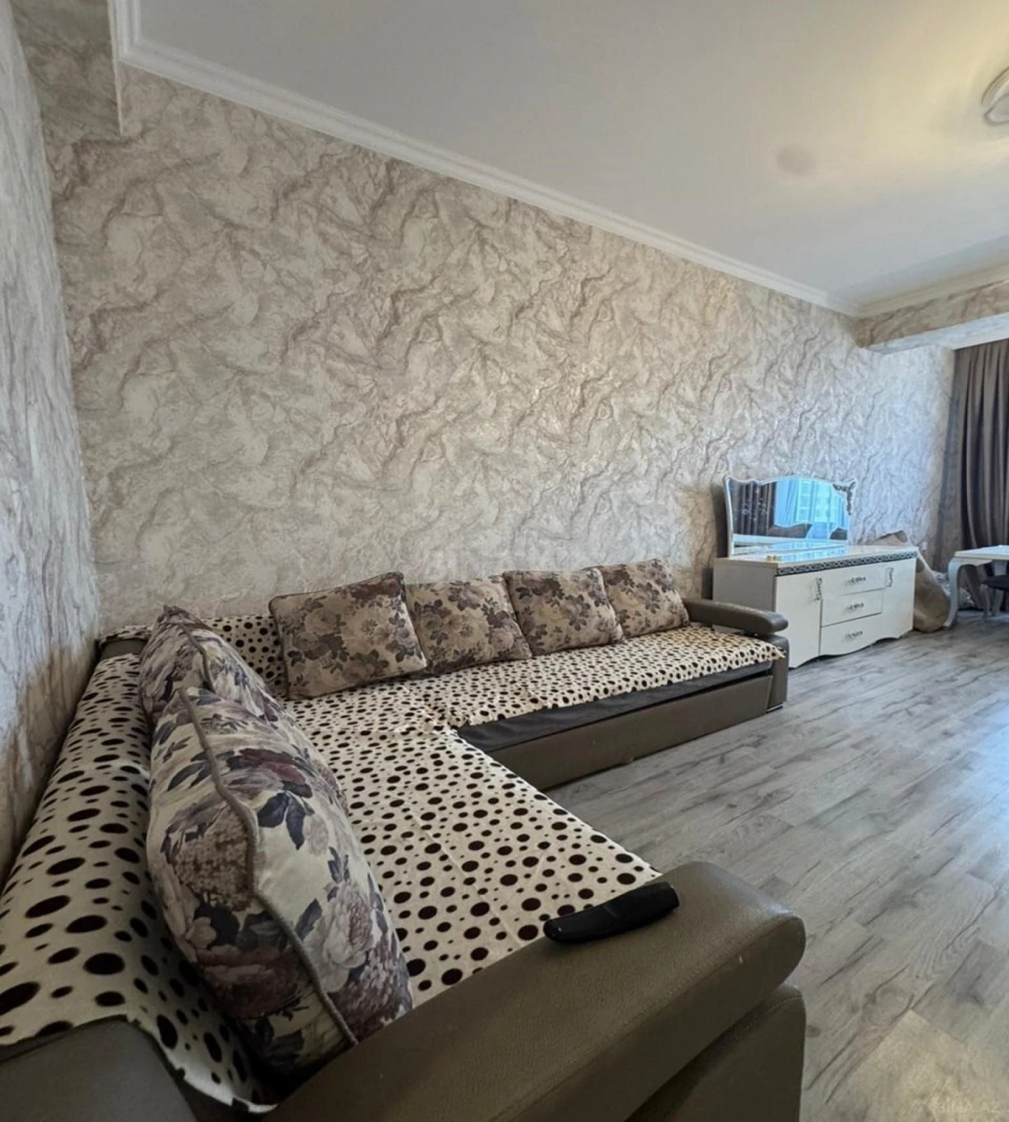 Satılır 2 otaqlı mənzil 61 m²