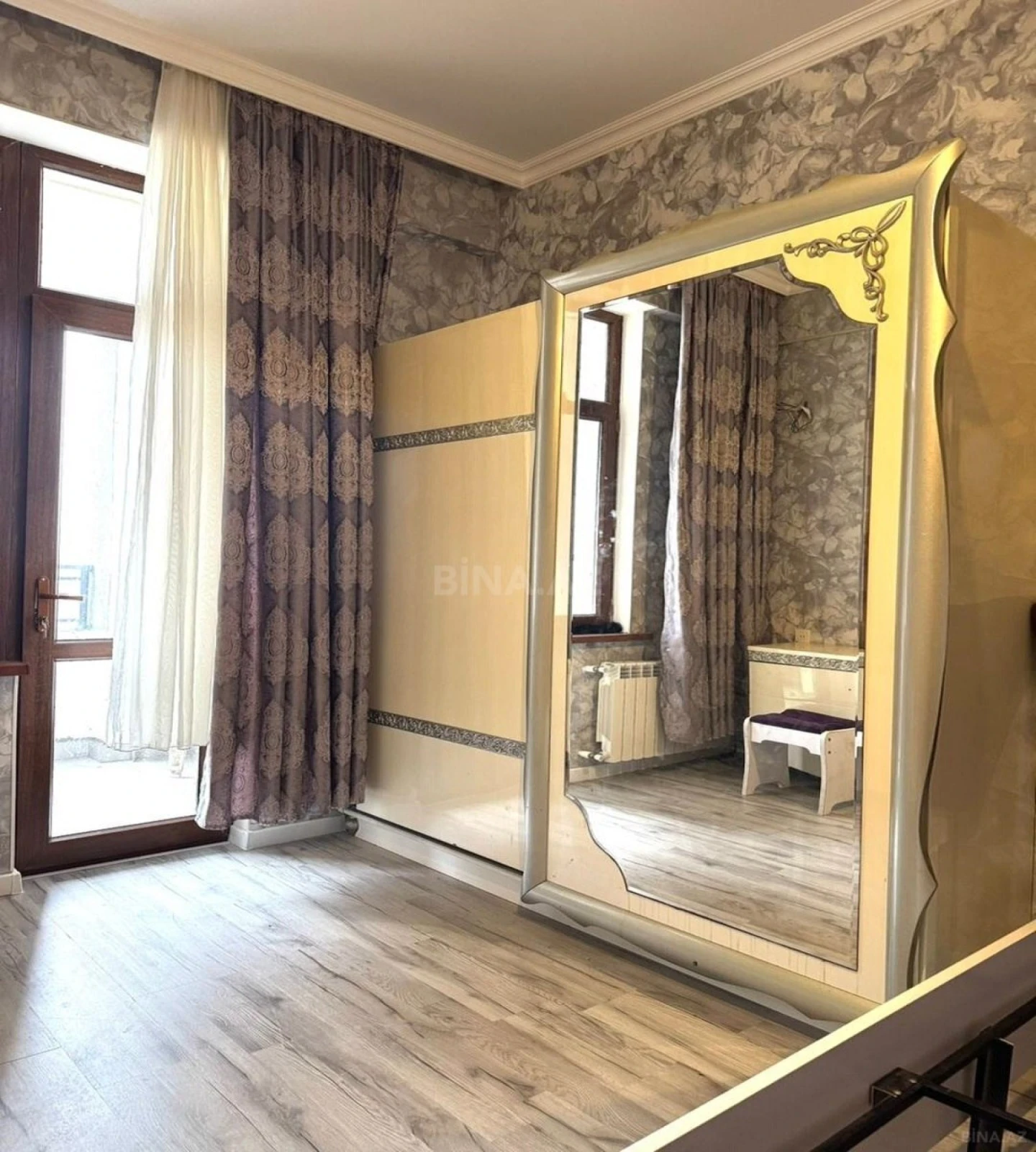 Satılır 2 otaqlı mənzil 61 m²