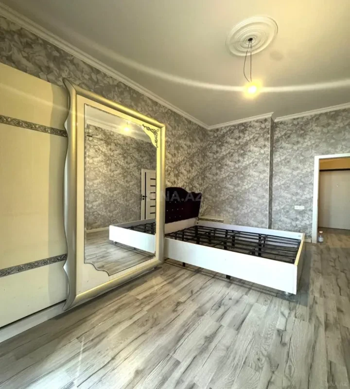 Satılır 2 otaqlı mənzil 61 m²