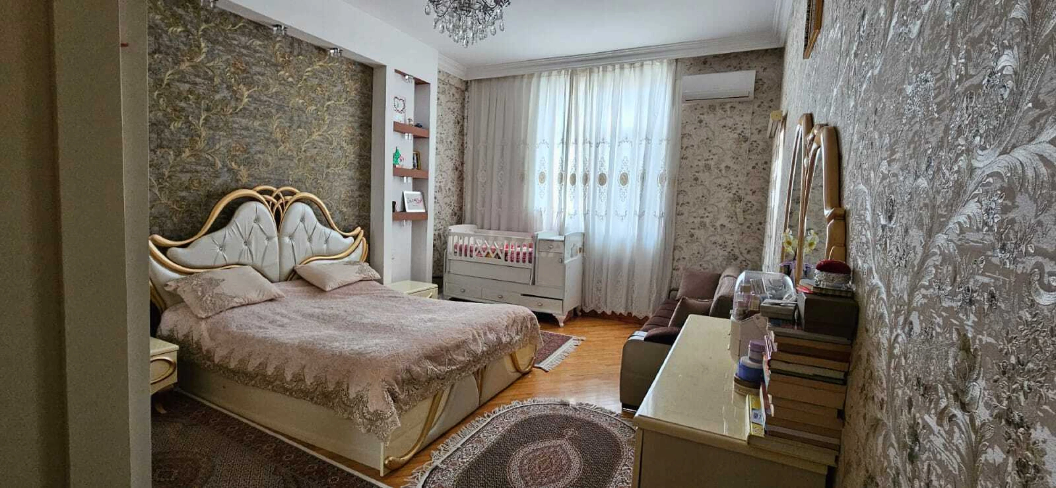 Satılır 4 otaqlı mənzil 169 m²