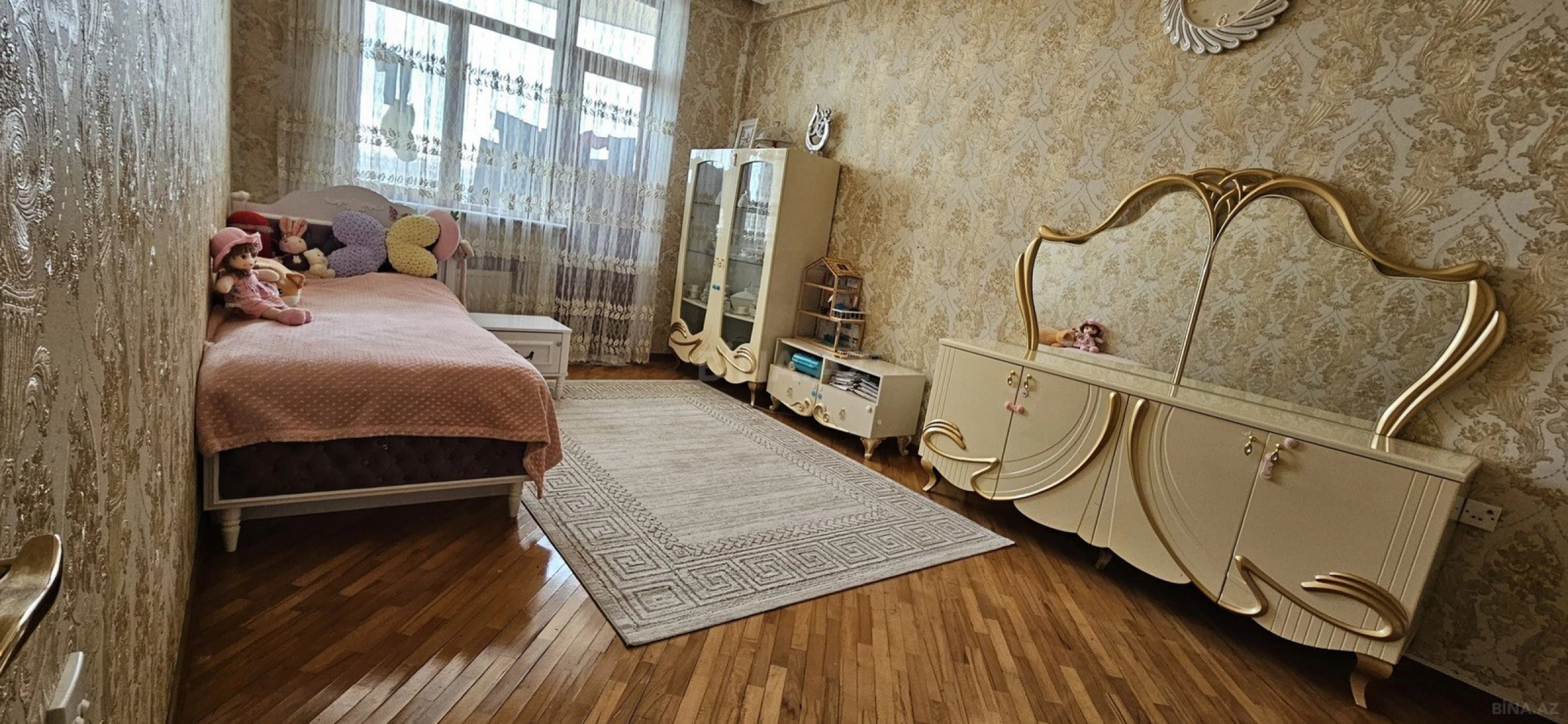 Satılır 4 otaqlı mənzil 169 m²