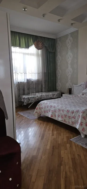 Satılır 4 otaqlı mənzil 169 m²