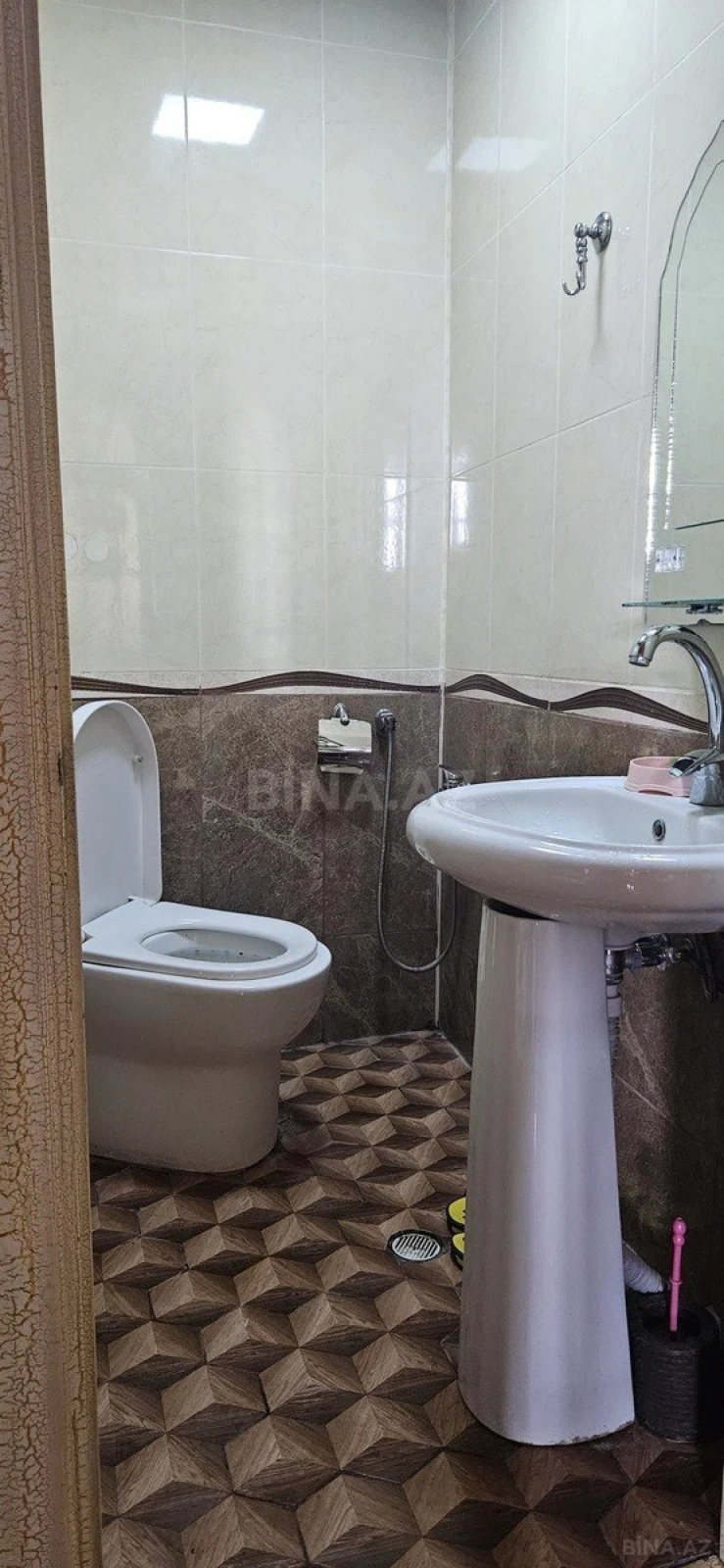 Satılır 4 otaqlı mənzil 169 m²