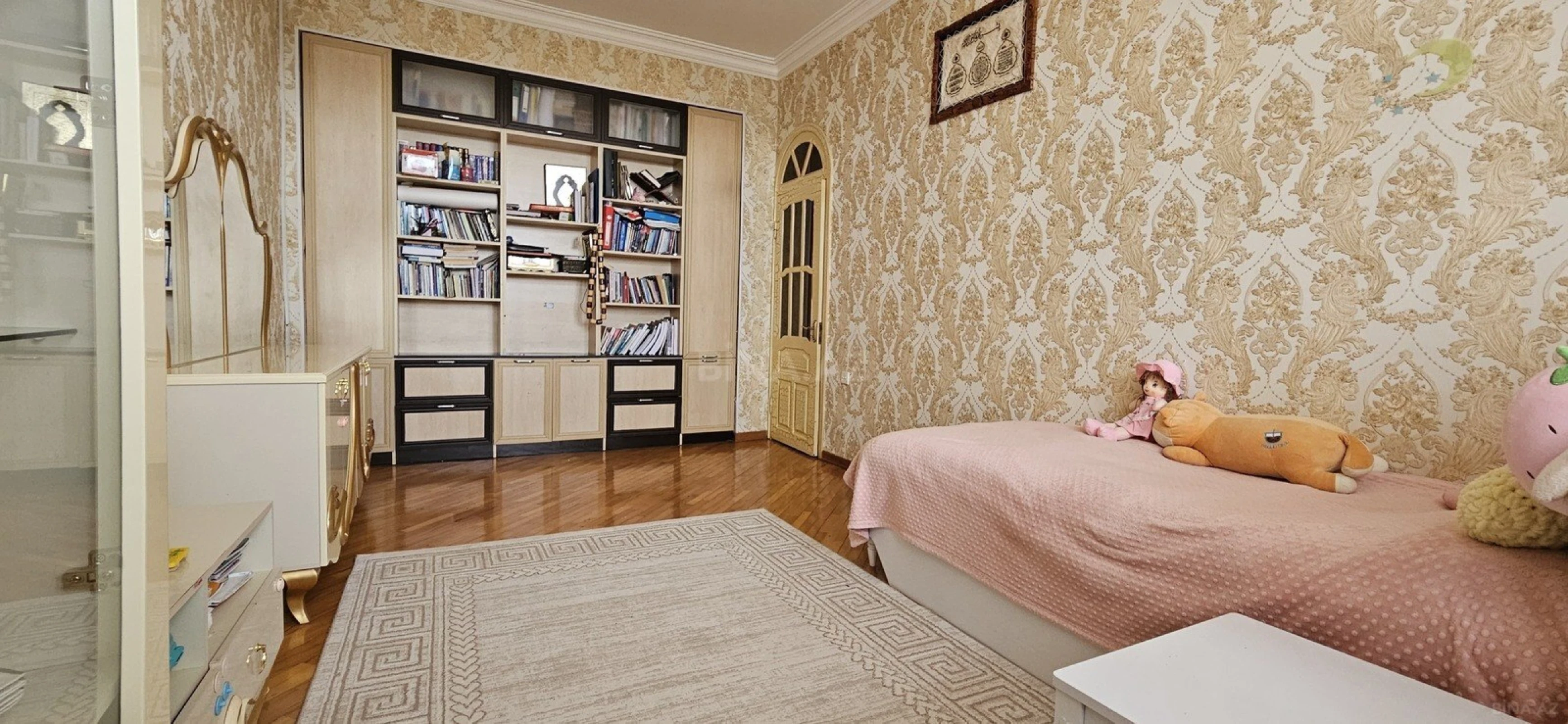 Satılır 4 otaqlı mənzil 169 m²