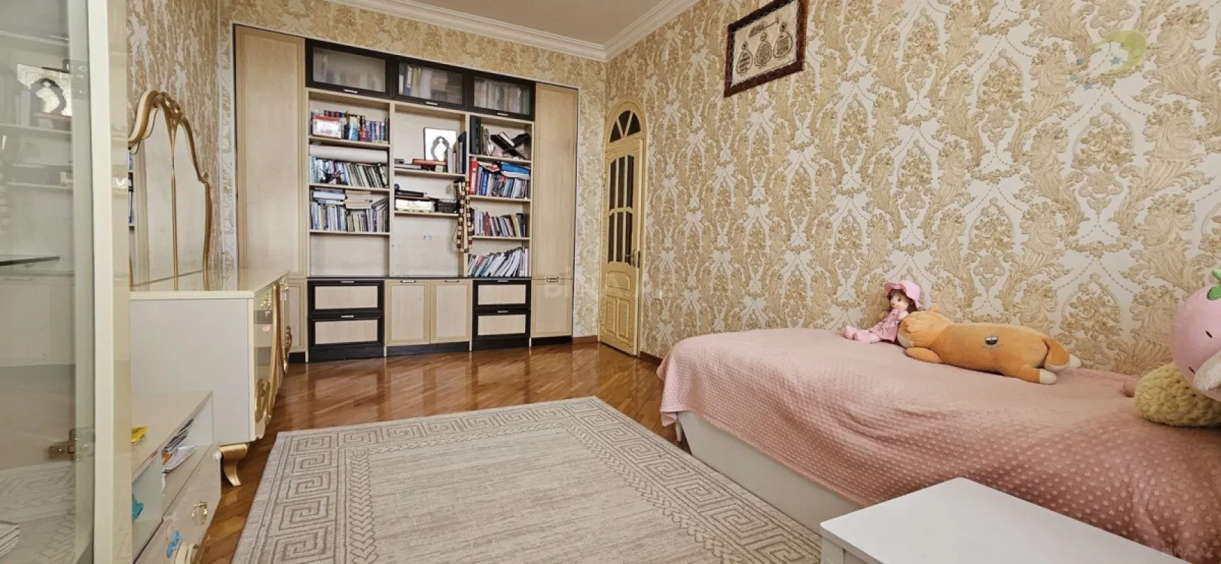 Satılır 4 otaqlı mənzil 169 m²