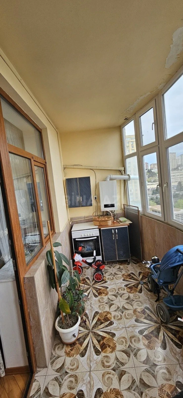 Satılır 4 otaqlı mənzil 169 m²