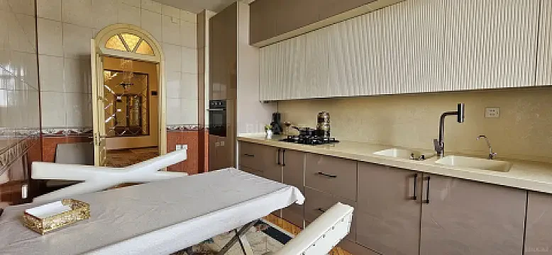 Satılır 4 otaqlı mənzil 169 m²