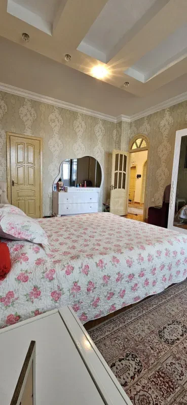 Satılır 4 otaqlı mənzil 169 m²