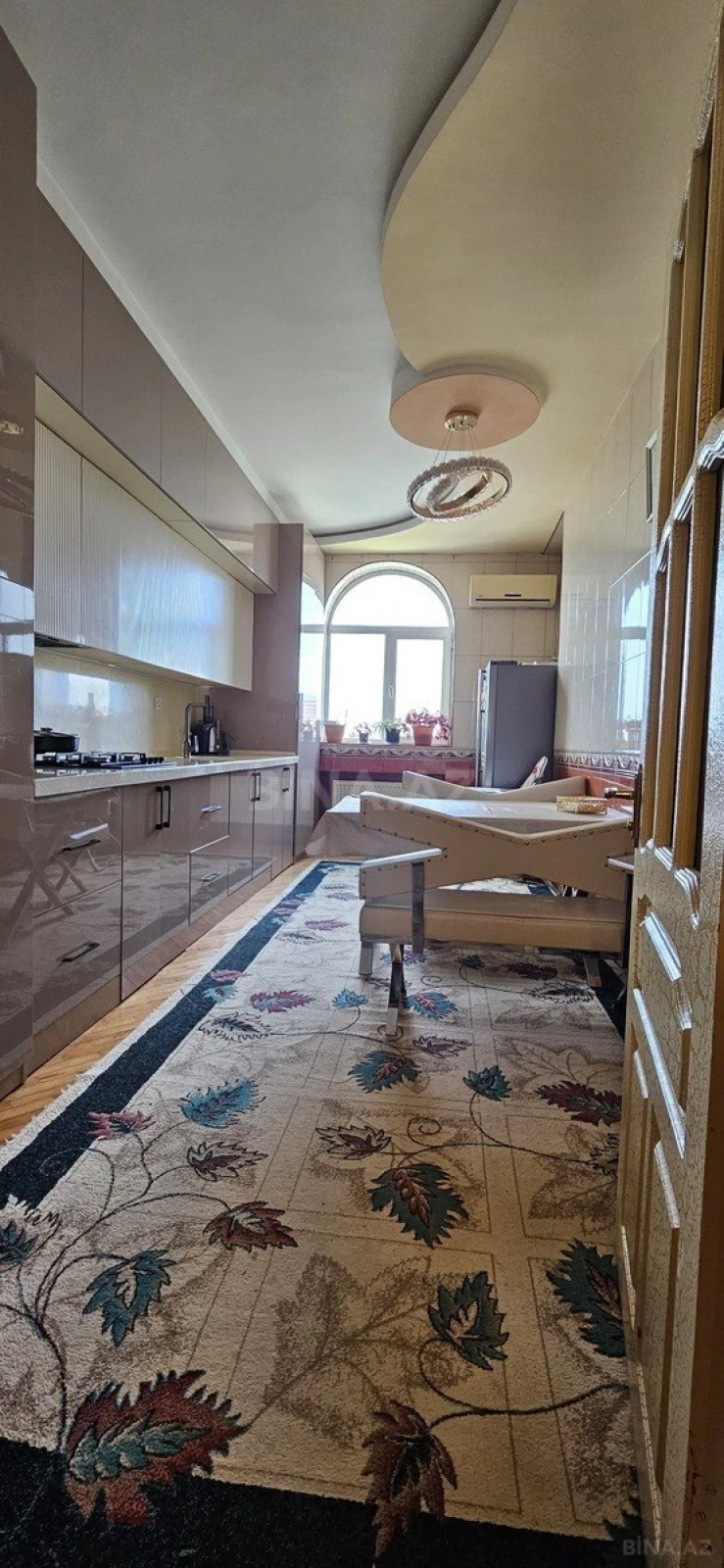 Satılır 4 otaqlı mənzil 169 m²