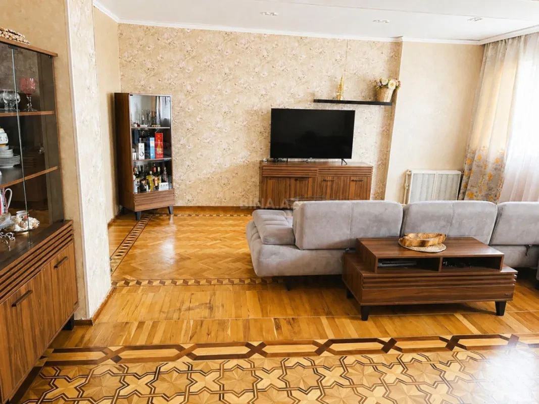 Satılır 4 otaqlı mənzil 105 m²