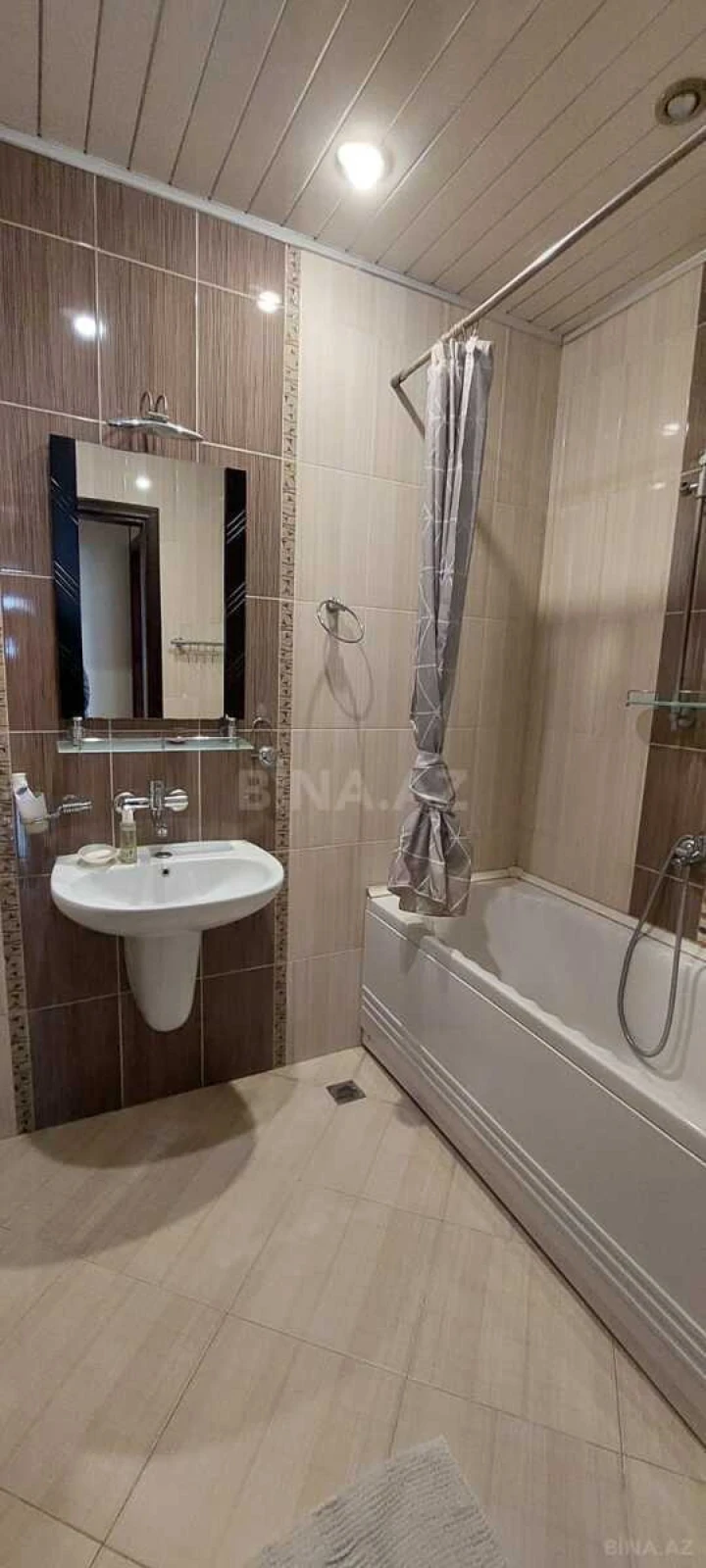 Kirayə verilir 2 otaqlı mənzil 65 m²