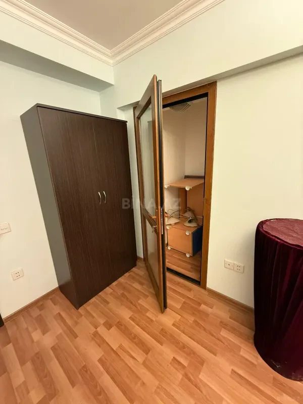 Kirayə verilir 3 otaqlı ofis 80 m²