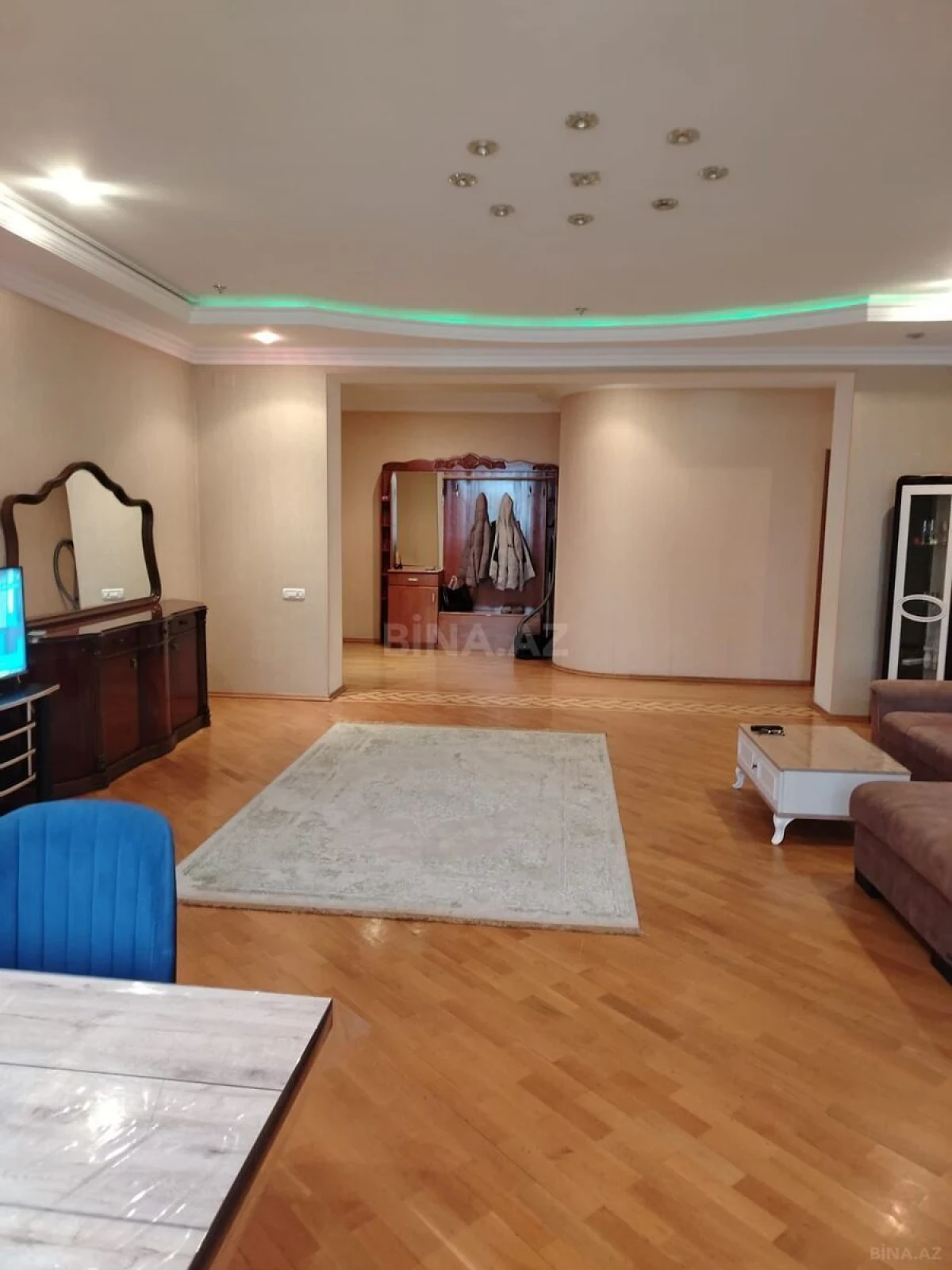 Kirayə verilir 3 otaqlı mənzil 165 m²