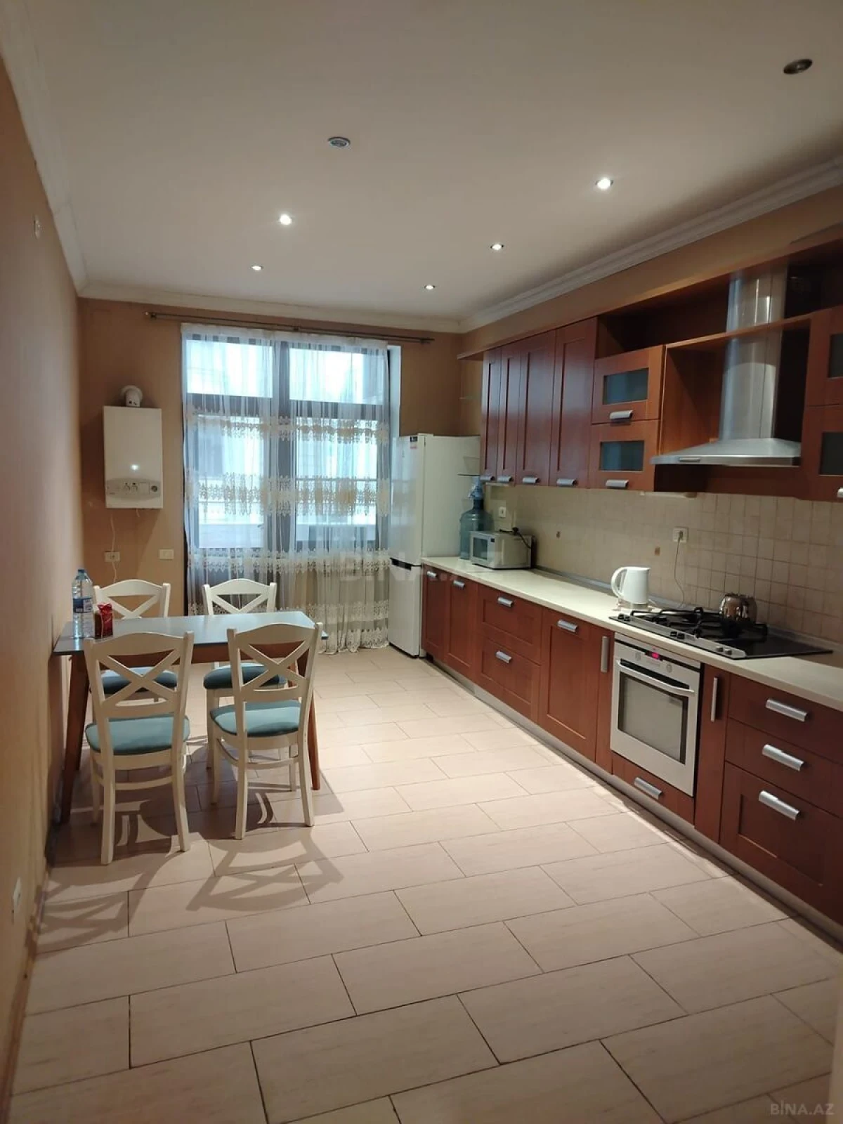 Kirayə verilir 3 otaqlı mənzil 165 m²