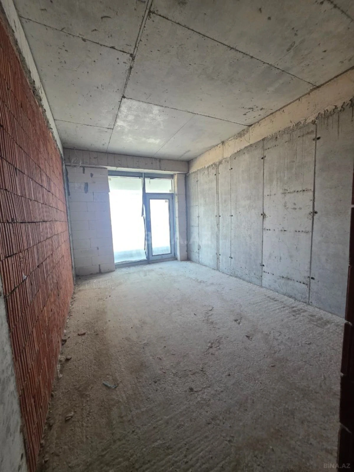 Satılır 2 otaqlı mənzil 82 m²