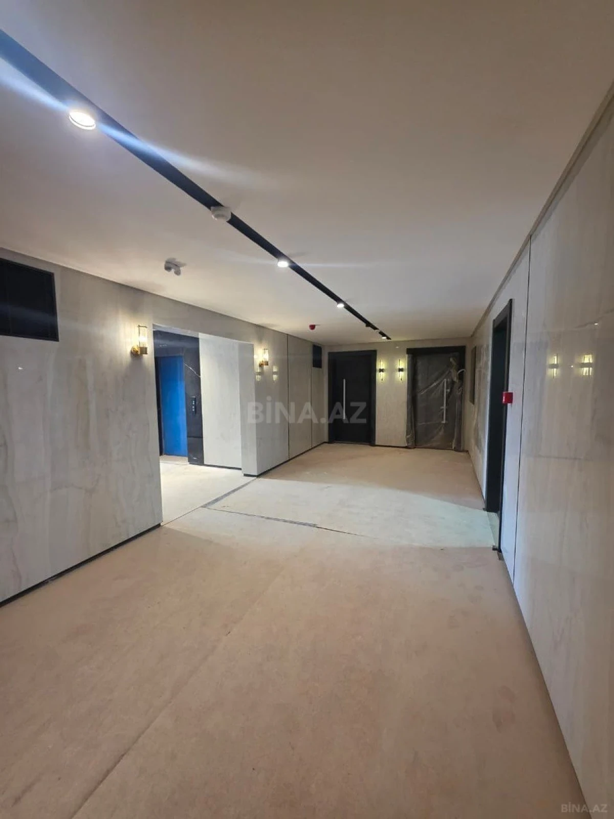 Satılır 2 otaqlı mənzil 82 m²