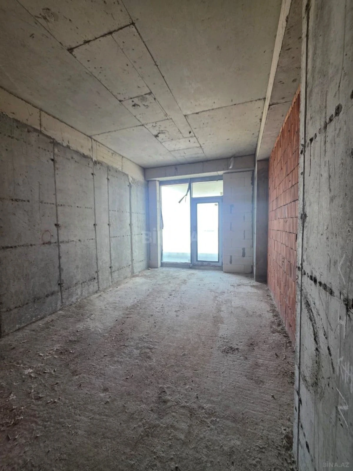 Satılır 2 otaqlı mənzil 82 m²
