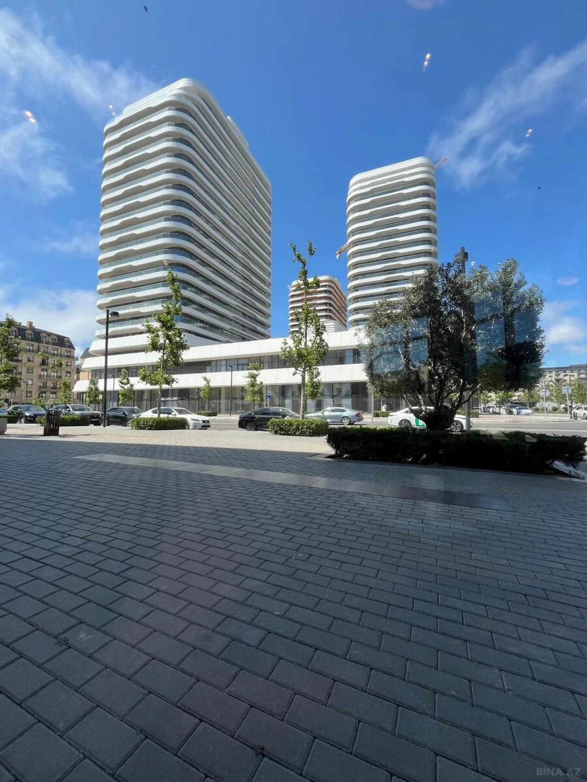 Satılır 2 otaqlı mənzil 82 m²