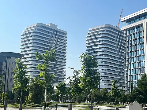 Satılır 2 otaqlı mənzil 82 m²