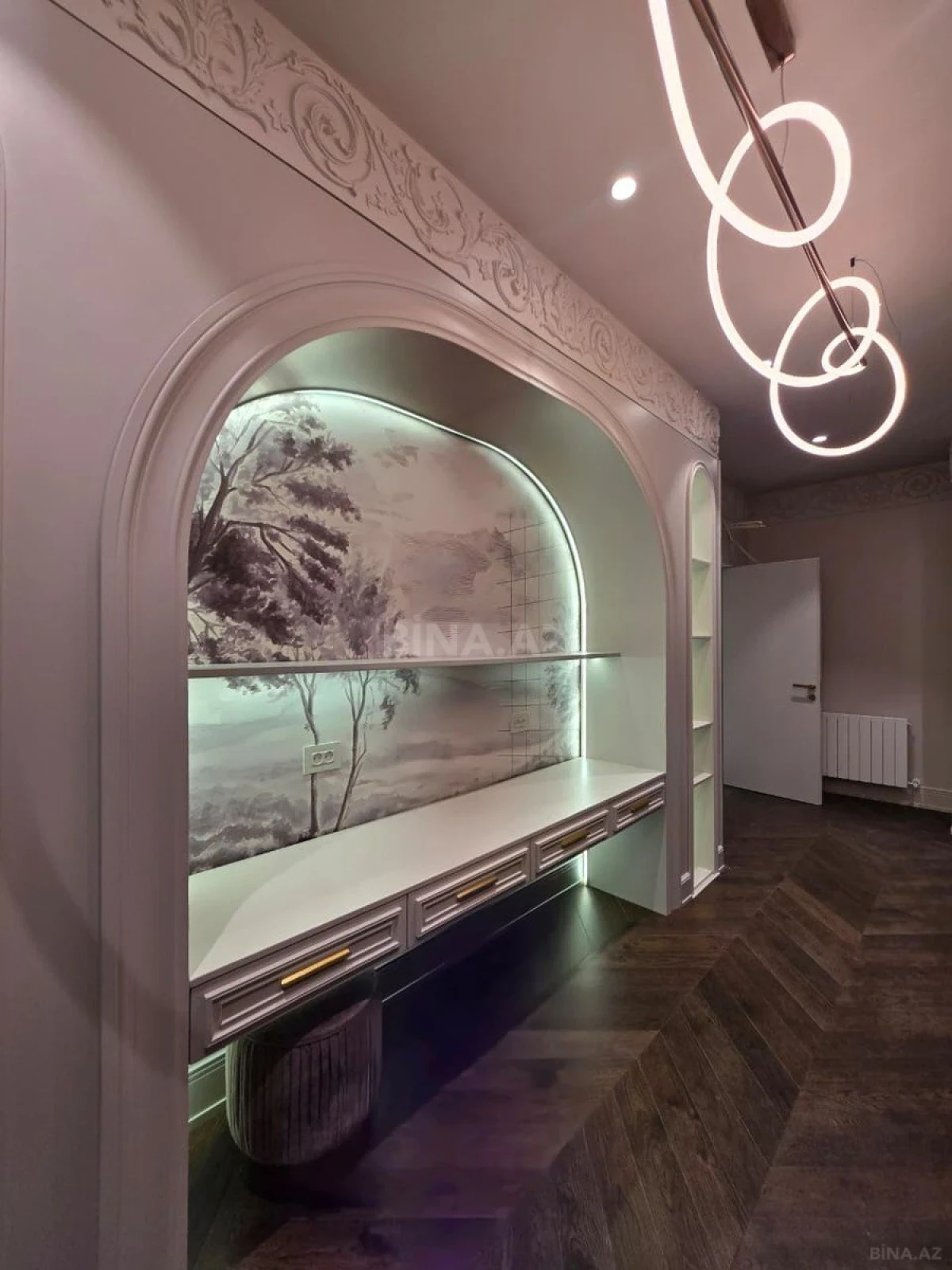 Satılır 4 otaqlı mənzil 175 m²