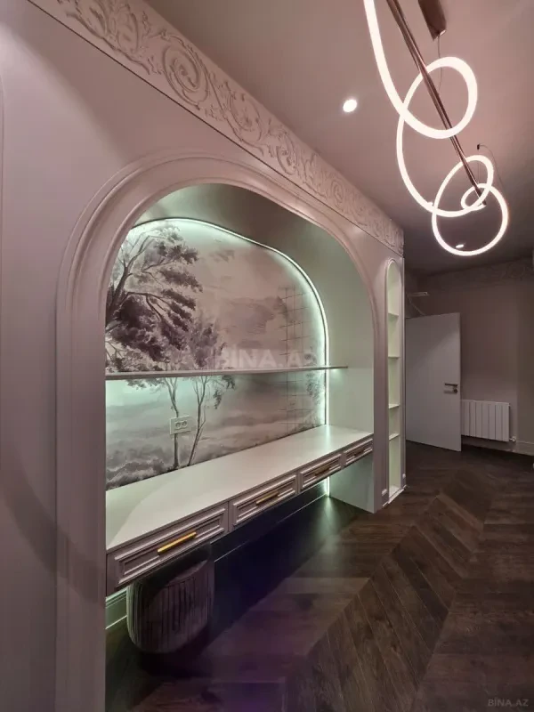 Satılır 4 otaqlı mənzil 175 m²