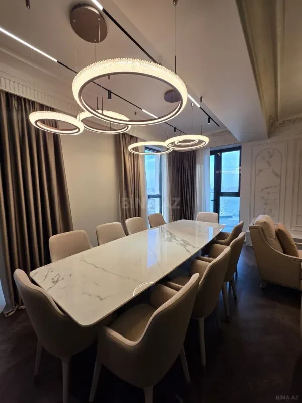 Satılır 4 otaqlı mənzil 175 m²