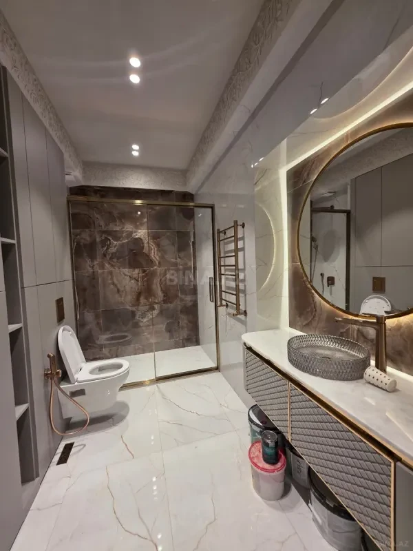 Satılır 4 otaqlı mənzil 175 m²