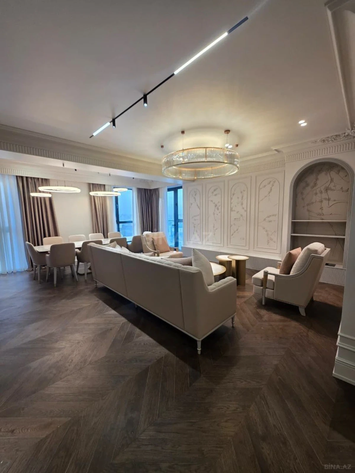 Satılır 4 otaqlı mənzil 175 m²