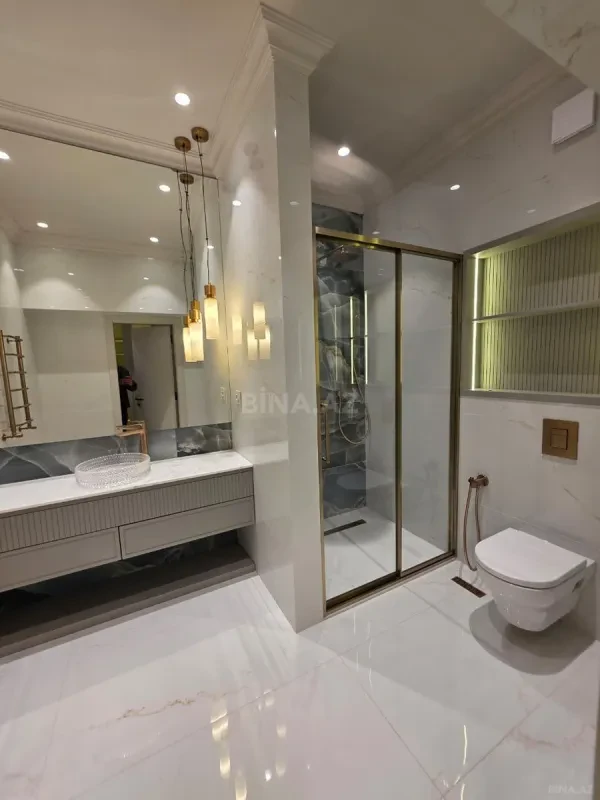 Satılır 4 otaqlı mənzil 175 m²