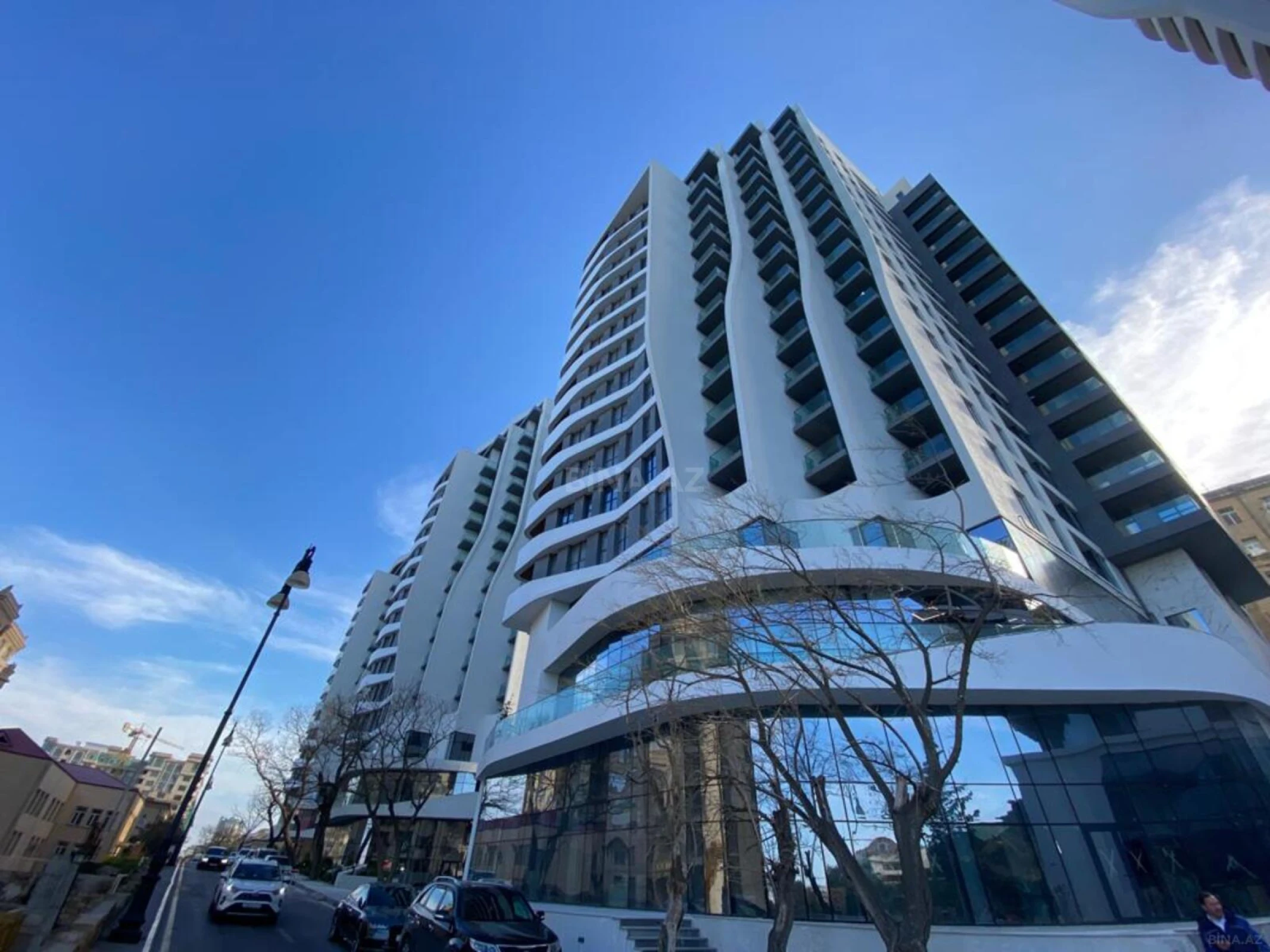 Satılır 4 otaqlı mənzil 175 m²