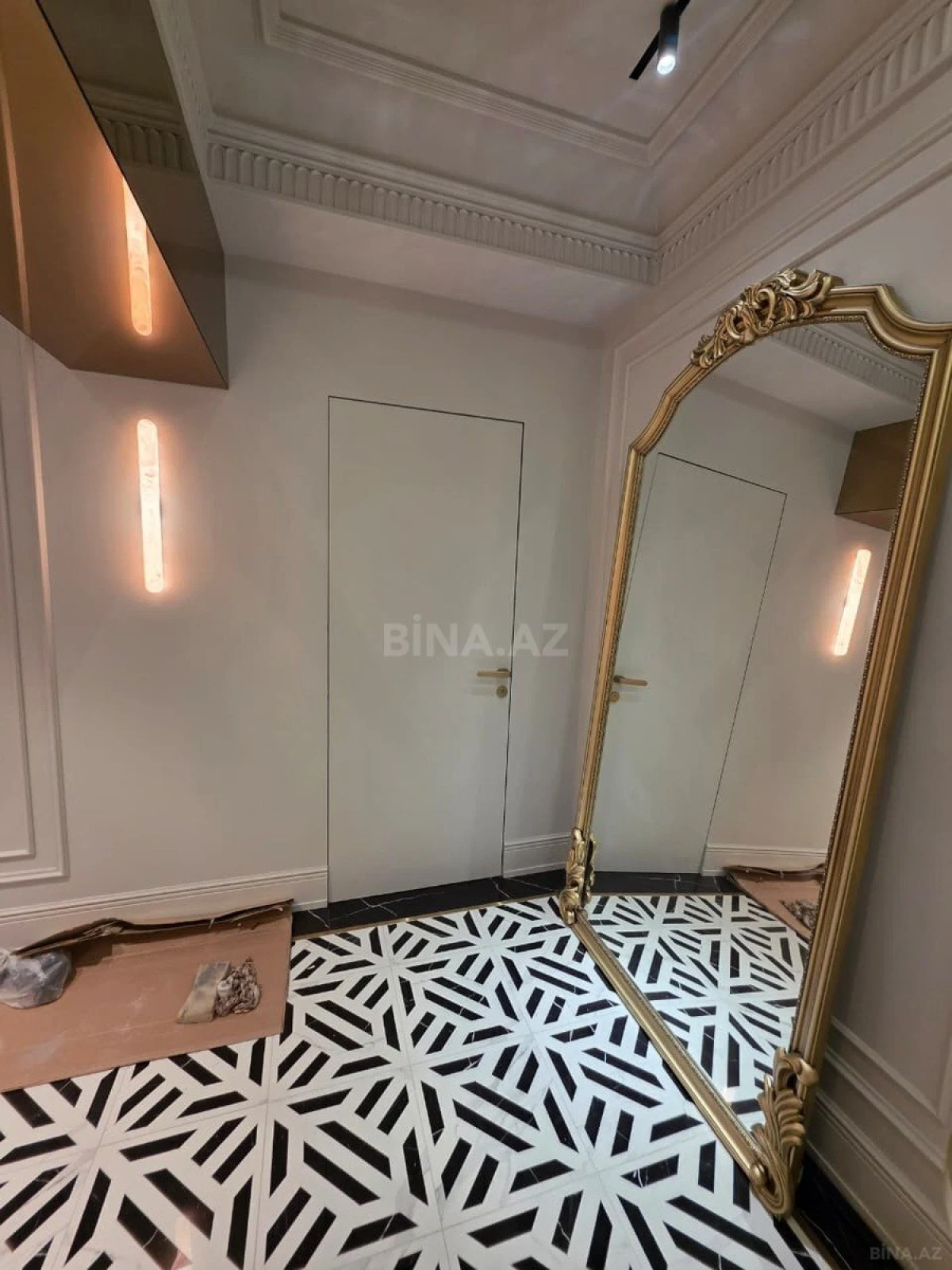 Satılır 4 otaqlı mənzil 175 m²