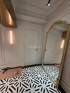 Satılır 4 otaqlı mənzil 175 m²