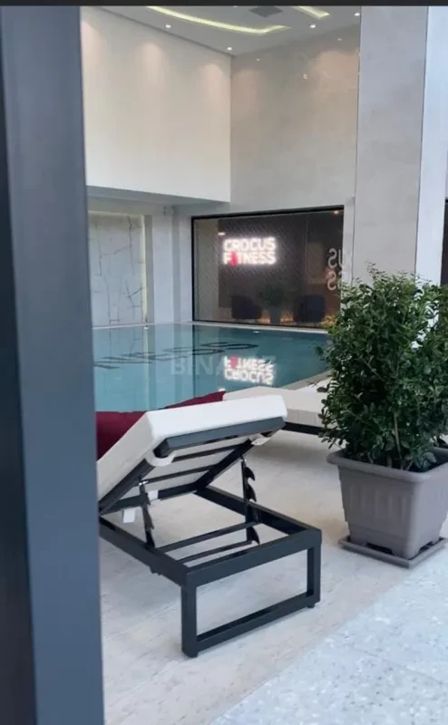 Satılır 4 otaqlı mənzil 175 m²