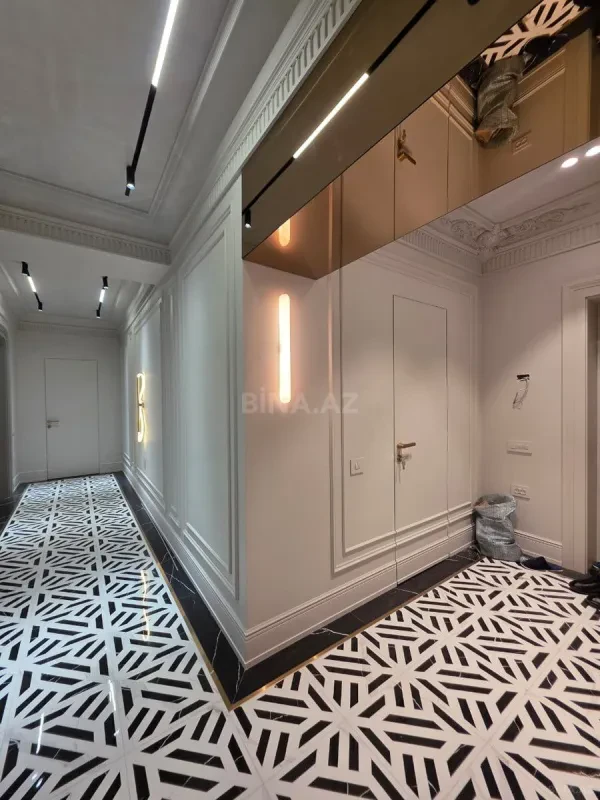 Satılır 4 otaqlı mənzil 175 m²