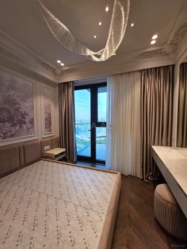 Satılır 4 otaqlı mənzil 175 m²