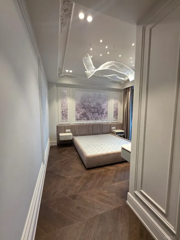 Satılır 4 otaqlı mənzil 175 m²