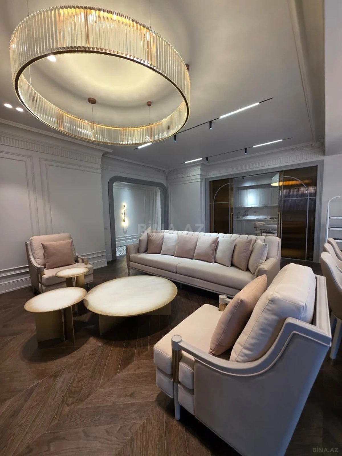 Satılır 4 otaqlı mənzil 175 m²