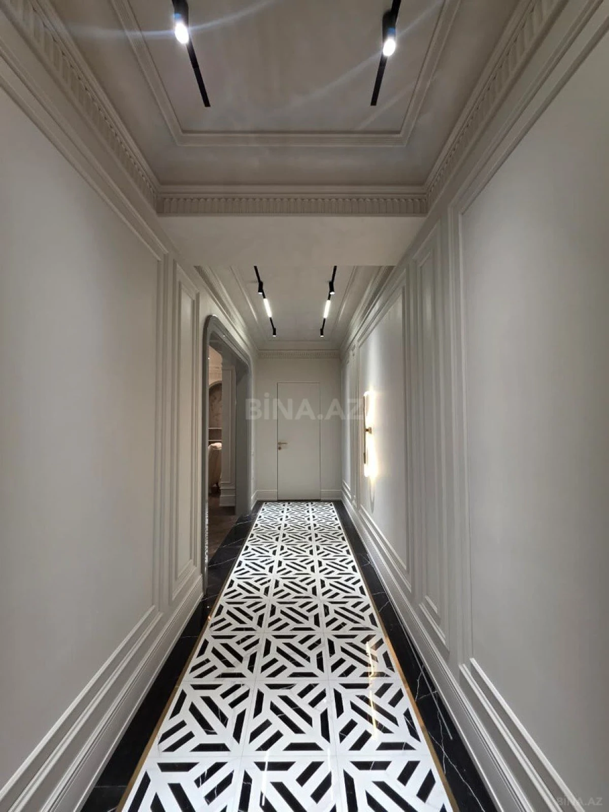 Satılır 4 otaqlı mənzil 175 m²
