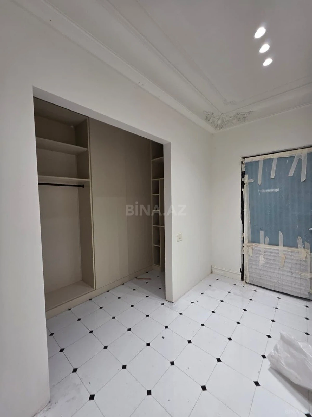 Satılır 4 otaqlı mənzil 165 m²