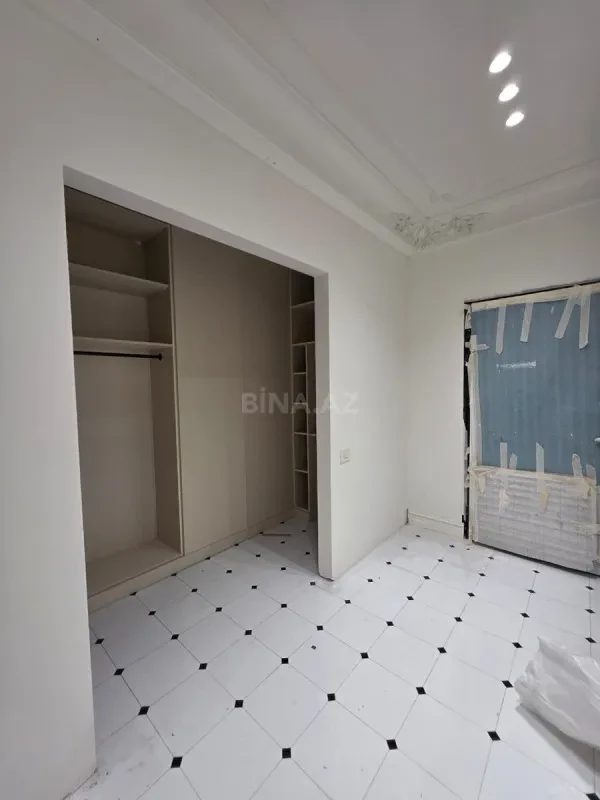 Satılır 4 otaqlı mənzil 165 m²