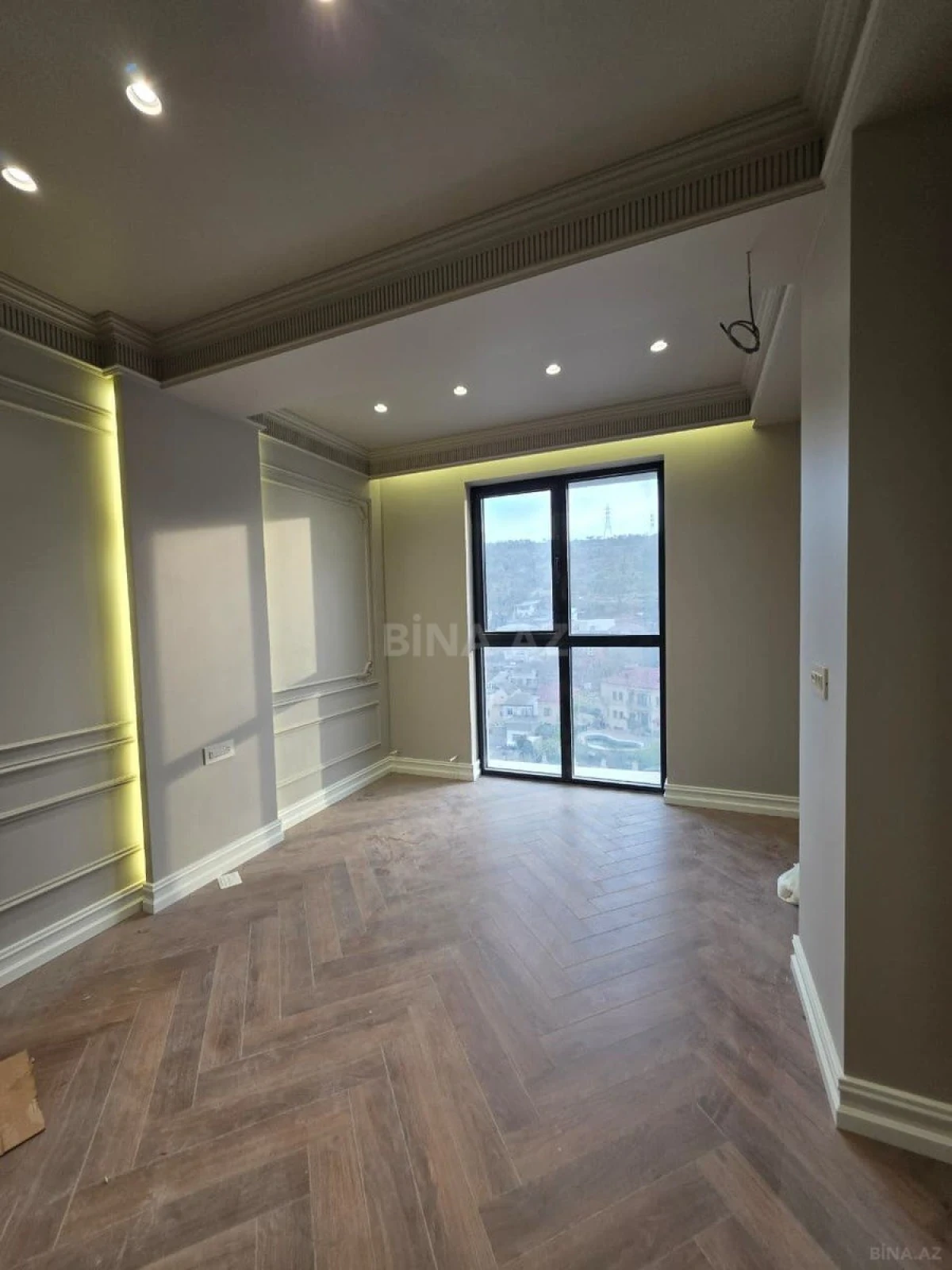 Satılır 4 otaqlı mənzil 165 m²