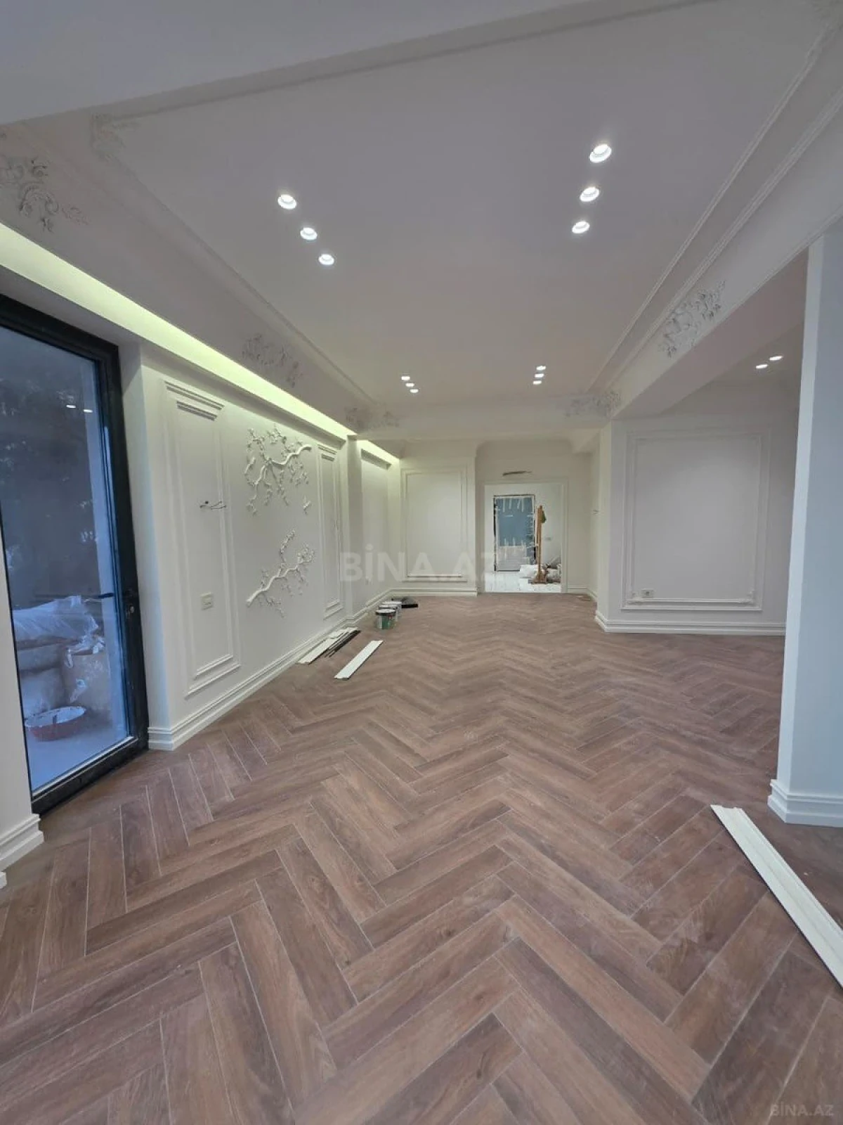 Satılır 4 otaqlı mənzil 165 m²