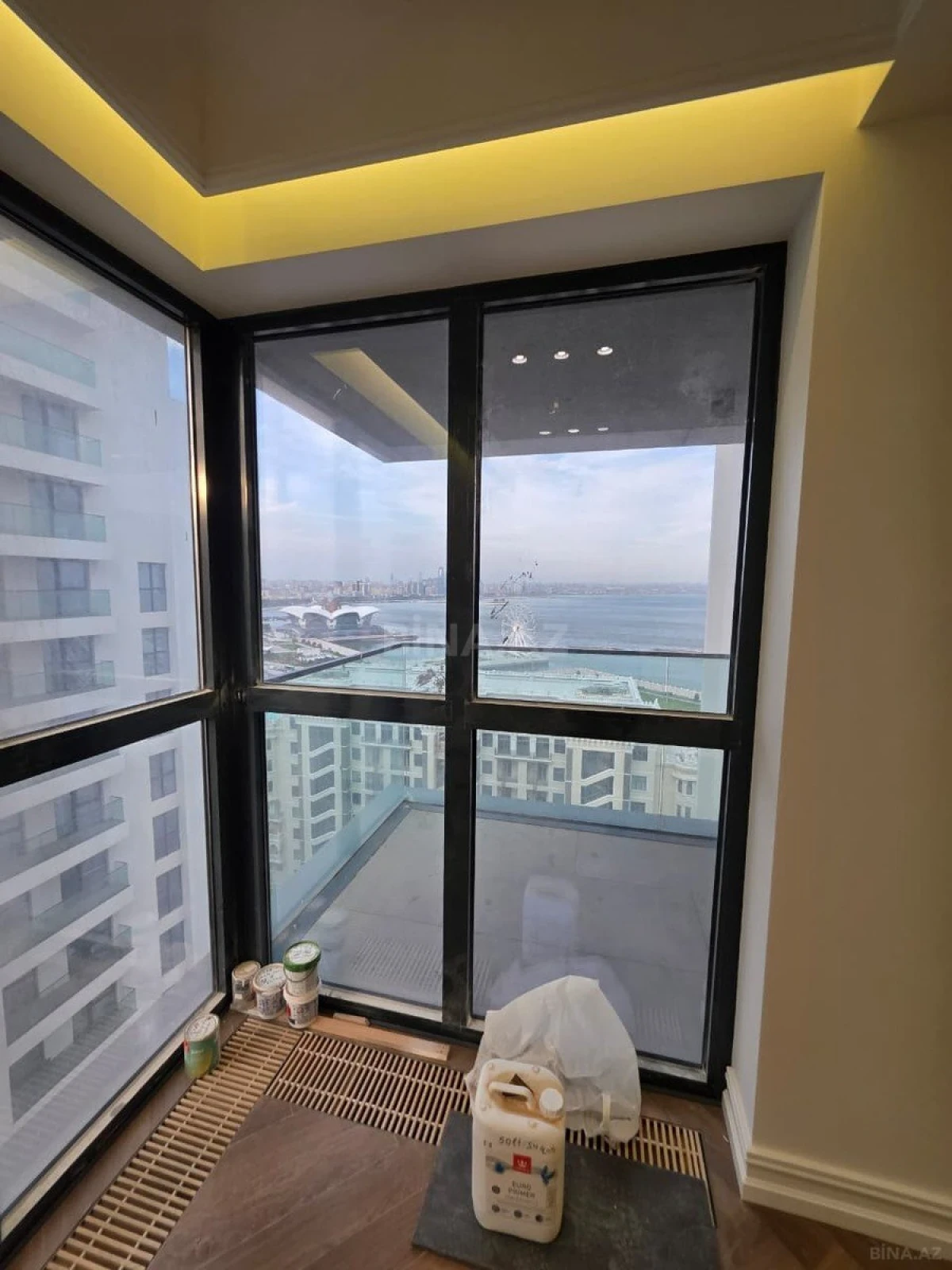 Satılır 4 otaqlı mənzil 165 m²