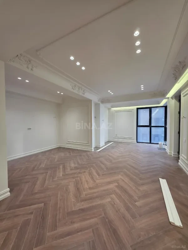 Satılır 4 otaqlı mənzil 165 m²