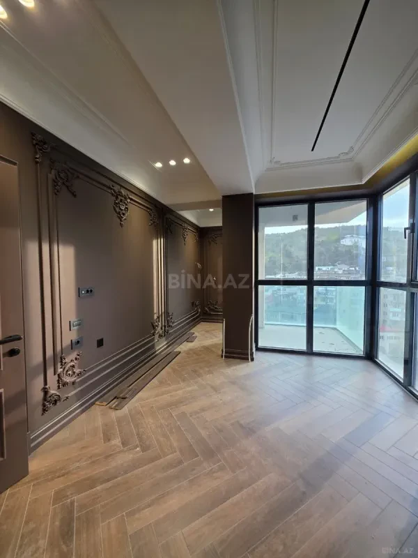 Satılır 4 otaqlı mənzil 165 m²