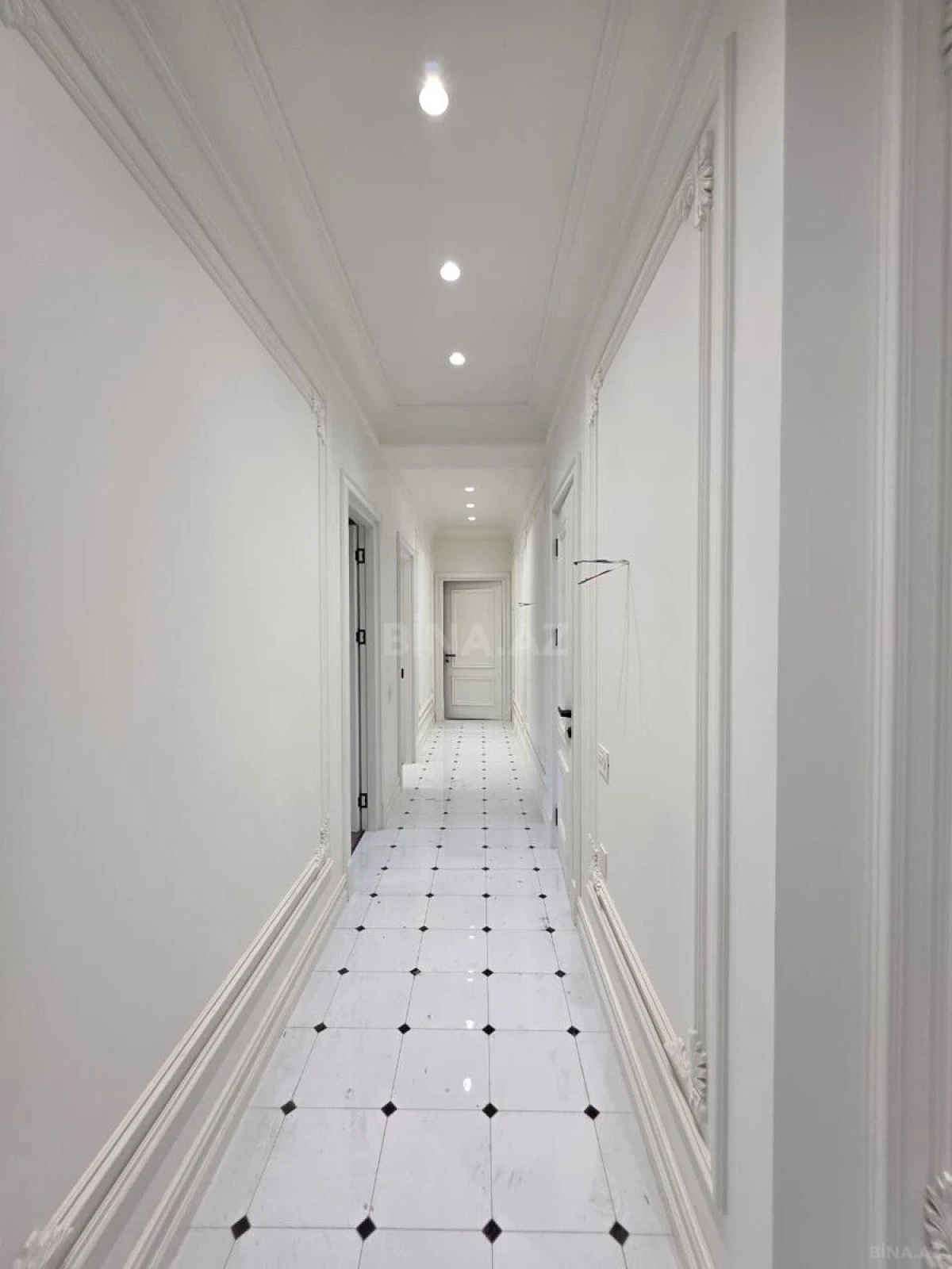 Satılır 4 otaqlı mənzil 165 m²