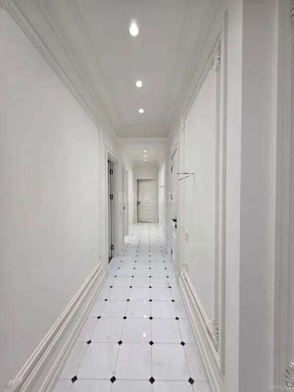 Satılır 4 otaqlı mənzil 165 m²